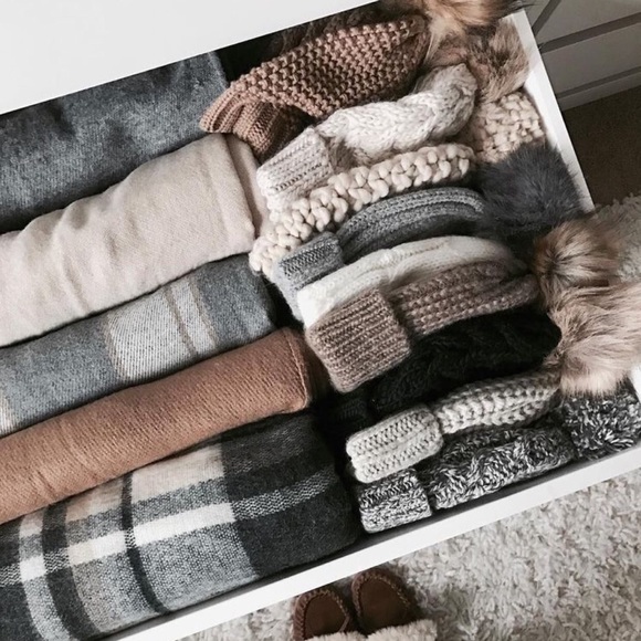 HOST PICK: Little Winter Mystery Box❄️ - Picture 3 of 8